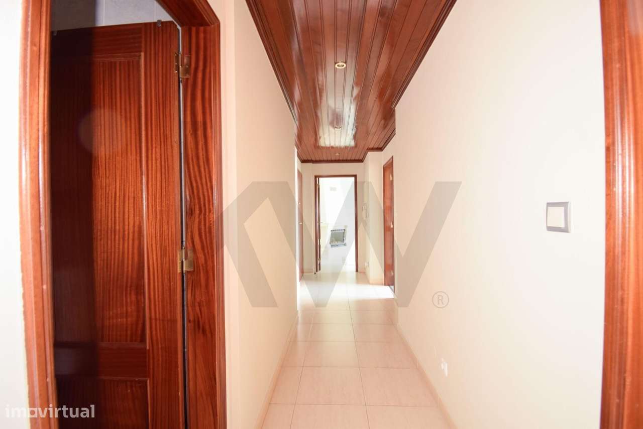 Apartamento T2 | Parqueamento e Arrecadação | Casal da Carochia, Ramad-9