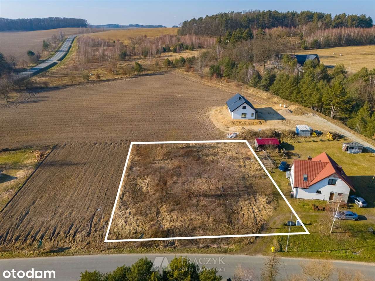 Uzbrojona działka_droga gminna asfaltowa_Las-3