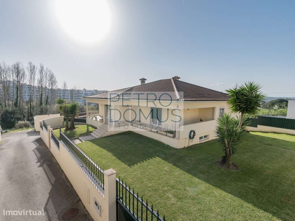 MORADIA T5 DE CAVE E R/C A 1 KM DO CENTRO DE LEIRIA - Grande imagem: 2/60