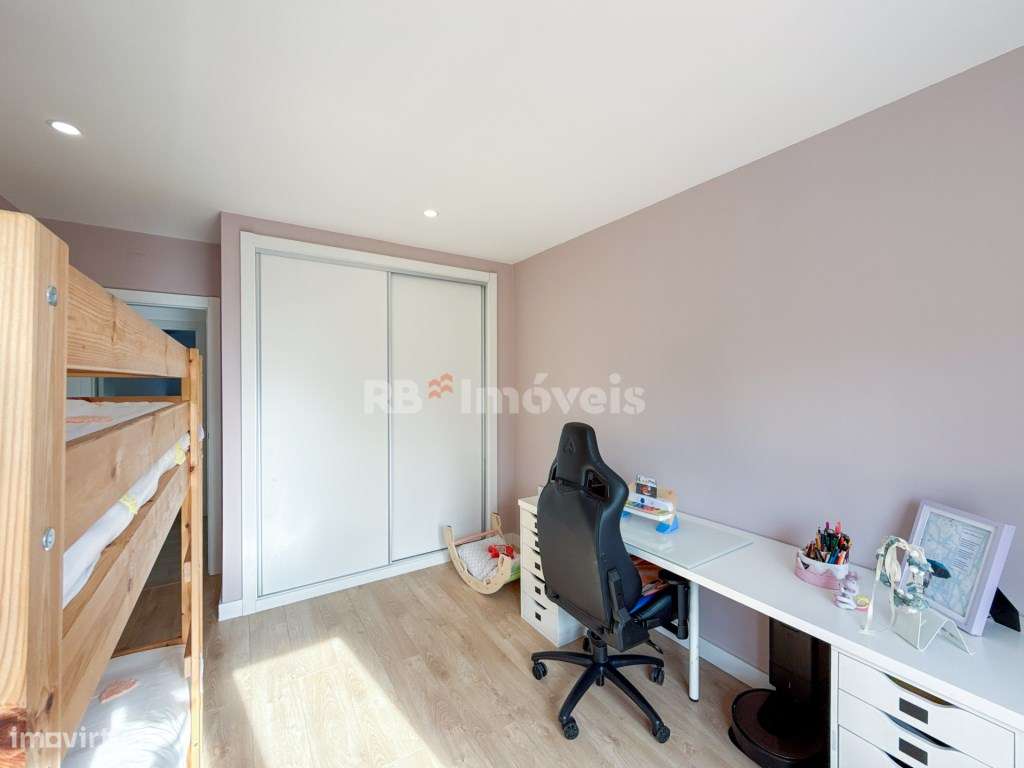 Apartamento T3 Semi-Novo, c/ Garagem - em Constância-20