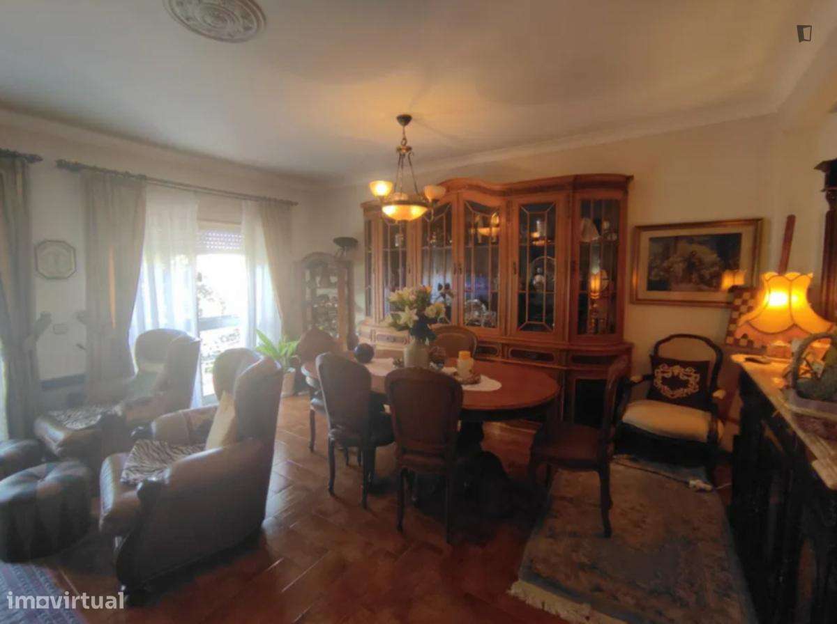 Quarto - localizado em Norton de Matos Coimbra - Grande imagem: 5/7