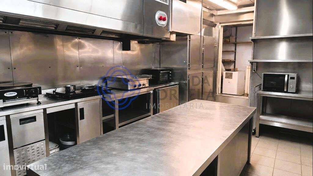 Espaço de Restauração: Geladaria, Creparia e Brunch para Trespasse, em-6