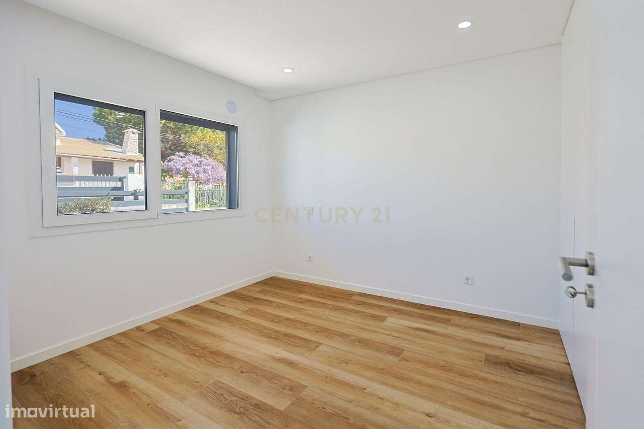 Moradia T4 em Charneca de Caparica, Almada-29