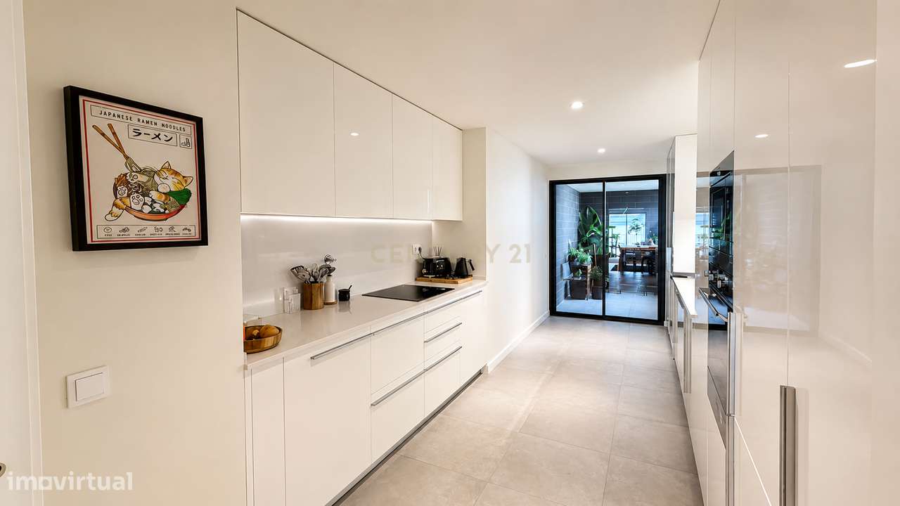 Avenida Altear | T2 de 144 m² com Piscina Rooftop e Garagem | Próximo-0