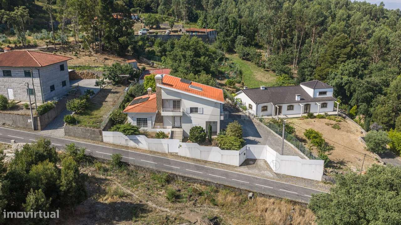 Moradia T3+1 com terreno em Burgães, Santo Tirso-39