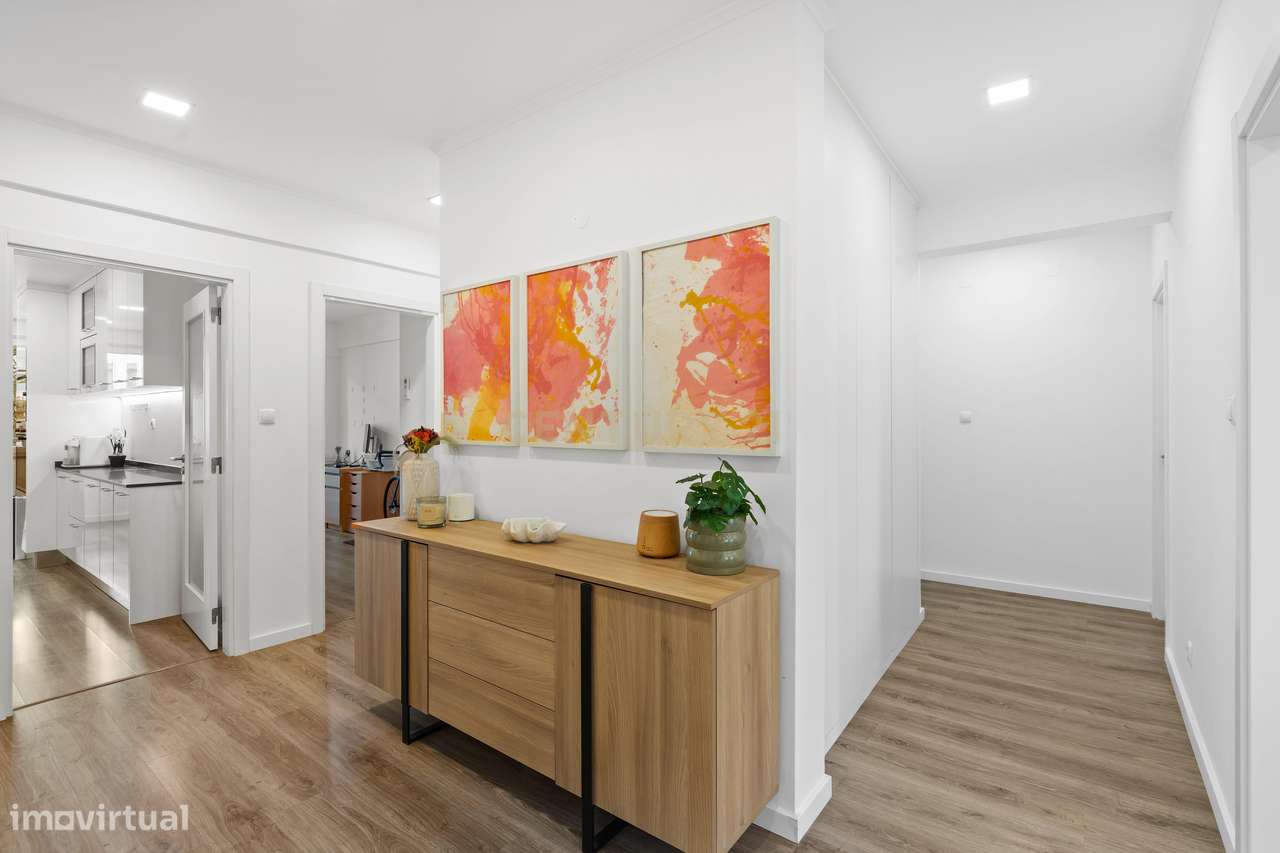 APARTAMENTO T3 Totalmente Remodelado | 2 Suites | 3 Casas de Banho | A - Grande imagem: 2/41