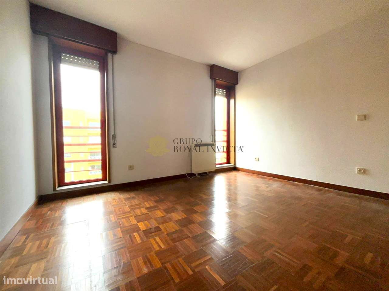 Apartamento T3  com Box Fechada e Varanda junto ao metro -  Senhora da-14