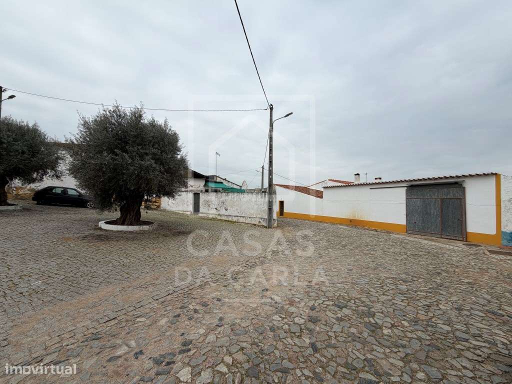 Moradia T2 com quintal e garagem em Selmes-27