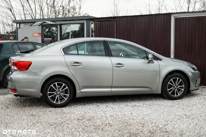 Toyota Avensis 1.8 Sol plus NAVI - 9