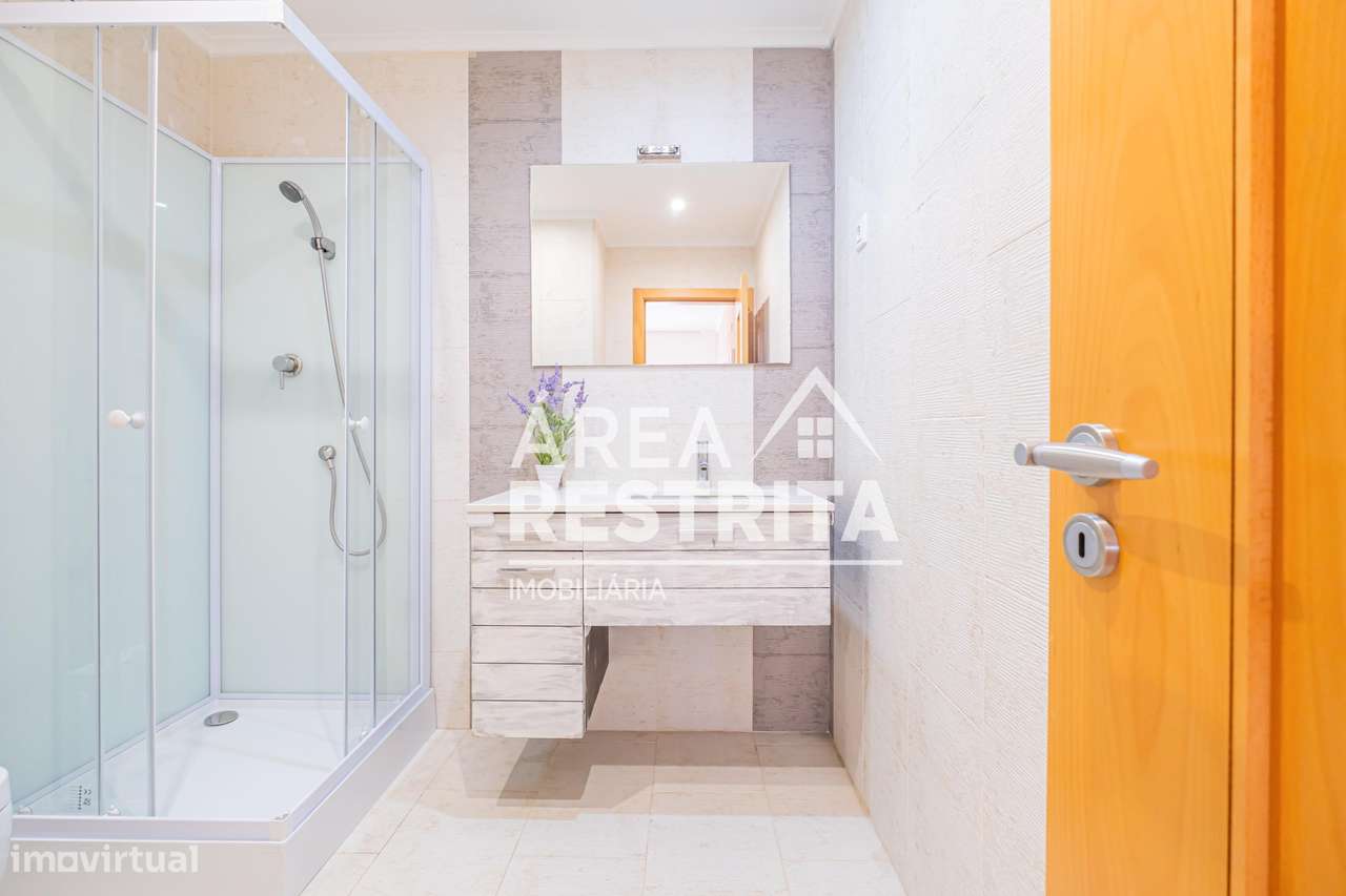 Apartamento T3 com parqueamento e varanda no Parque Luso em Corroios-58