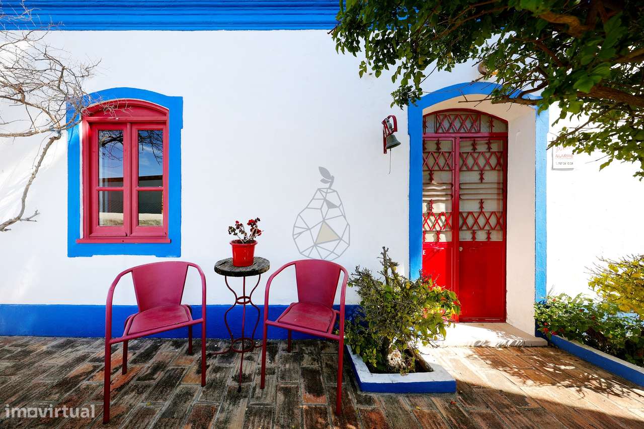 Moradia com 3 Quartos e Piscina, Tradicional, Totalmente Remodelada na - Grande imagem: 4/60