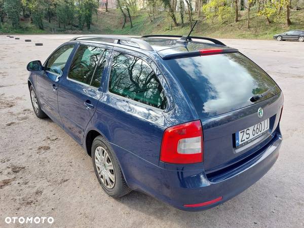 Skoda Octavia Combi 2.0 TDI DPF Ambiente - 8