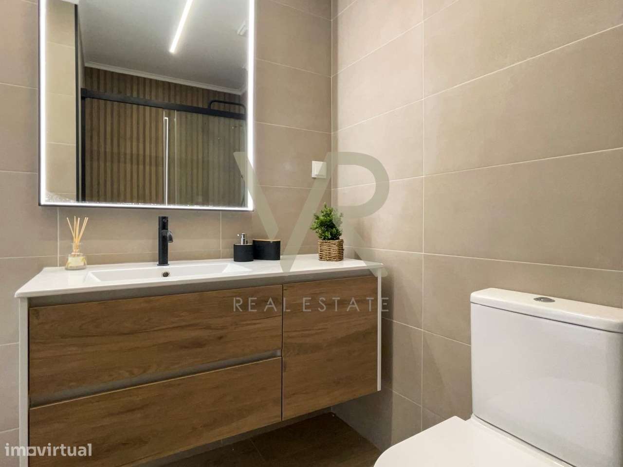 Apartamento T2 no centro de Almada-8