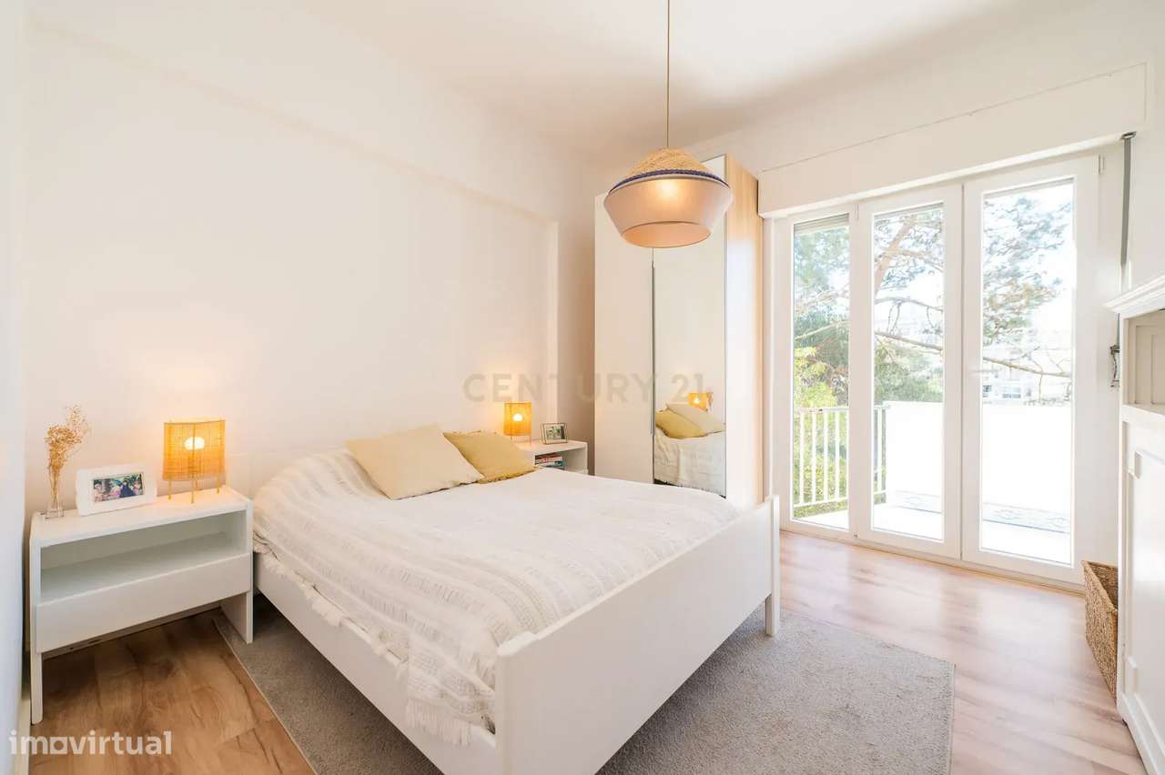 Excelente T2 Totalmente Remodelado | Monte Estoril-12