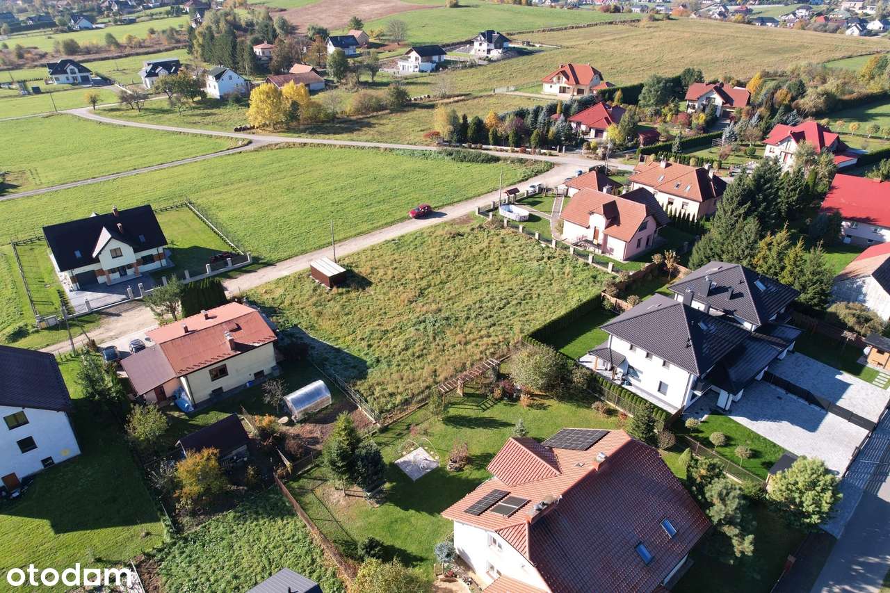 dwie płaskie działki po 7 arów tworzące prawie kwadrat-6