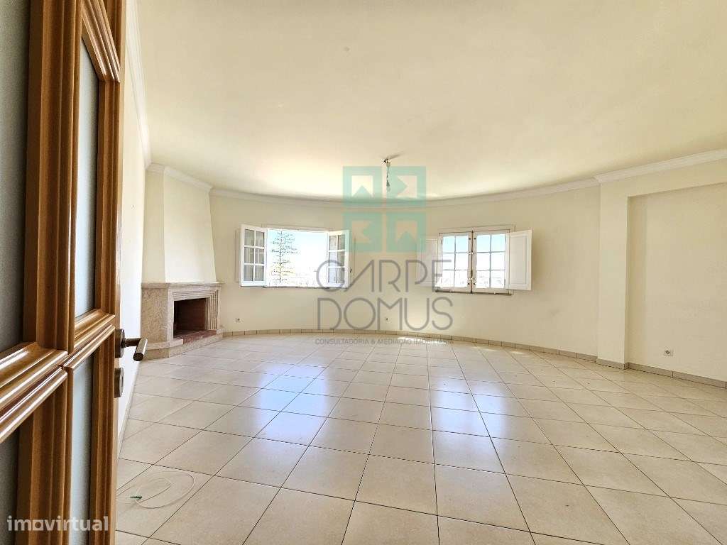 Apartamento T2 com 124,64m2, parqueamento para 2 viaturas, no centr...-17