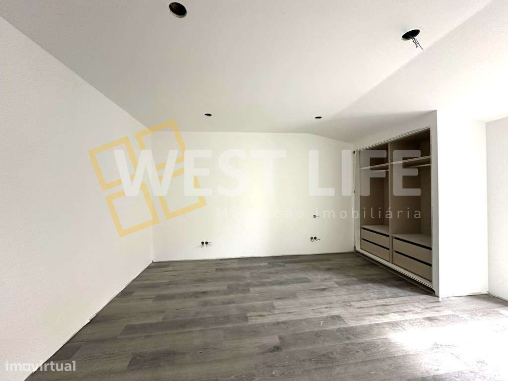 Moradia T3 Totalmente RENOVADA, com SUITE, agradável espaço exterio... - Grande imagem: 2/22