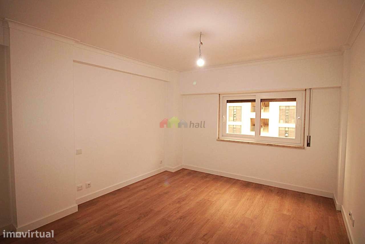 Apartamento T3 c/ garagem e arrecadação na Estrada da Luz-8