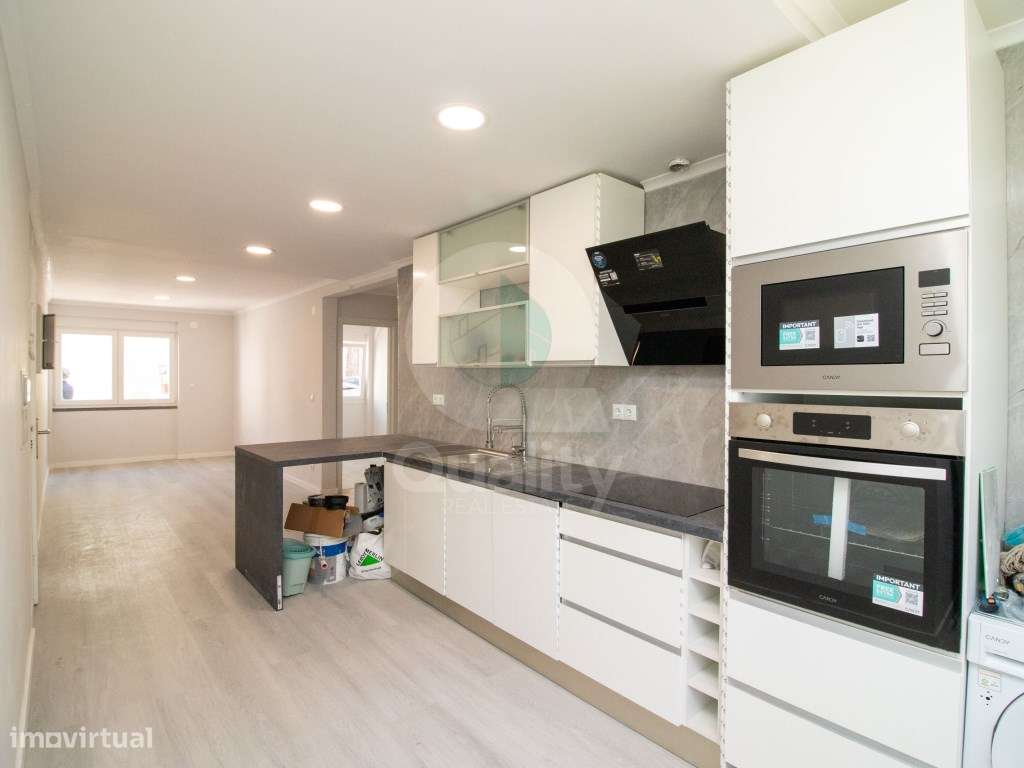 Apartamento T2 totalmente remodelado, localizado numa das zonas mai...-0