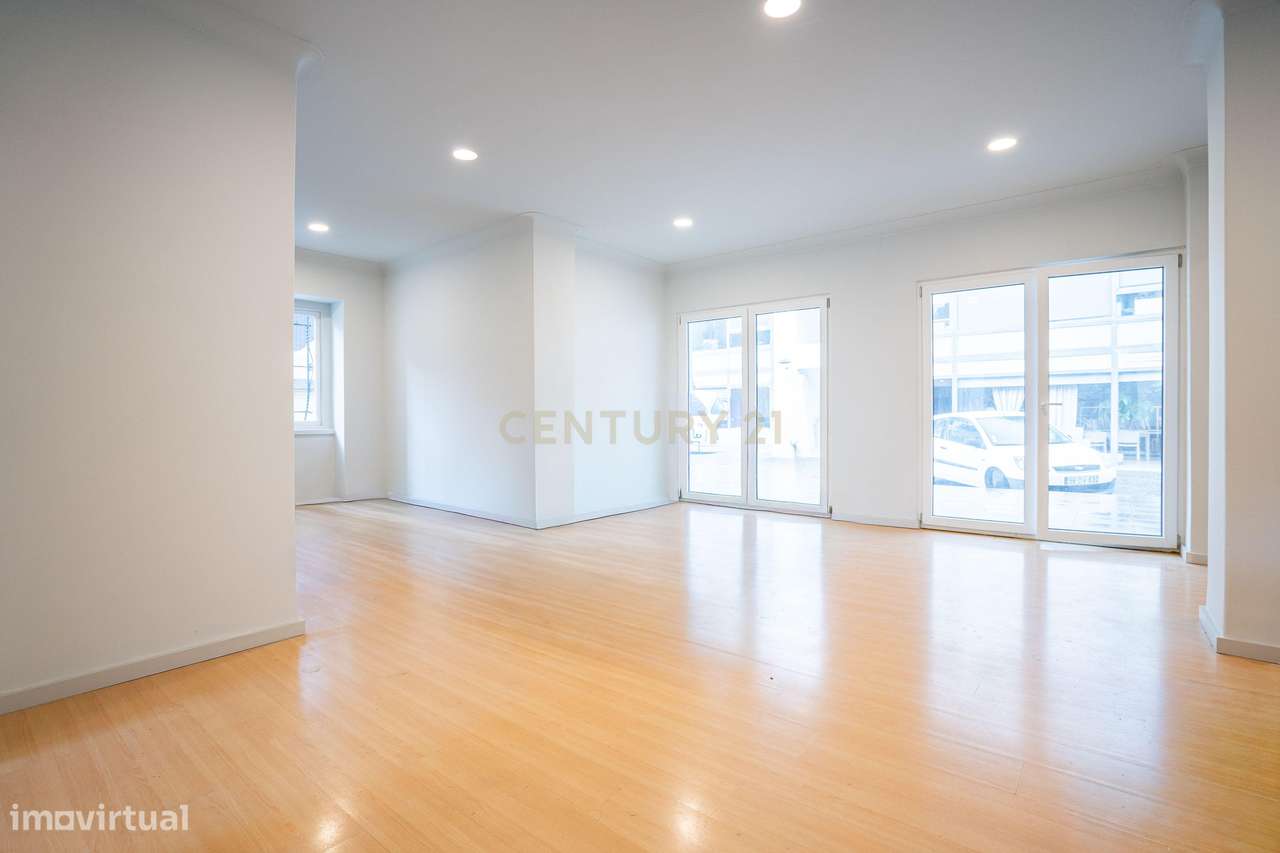 Moradia Av. Gago Coutinho - O espaço ideal para o seu negócio - Grande imagem: 3/31