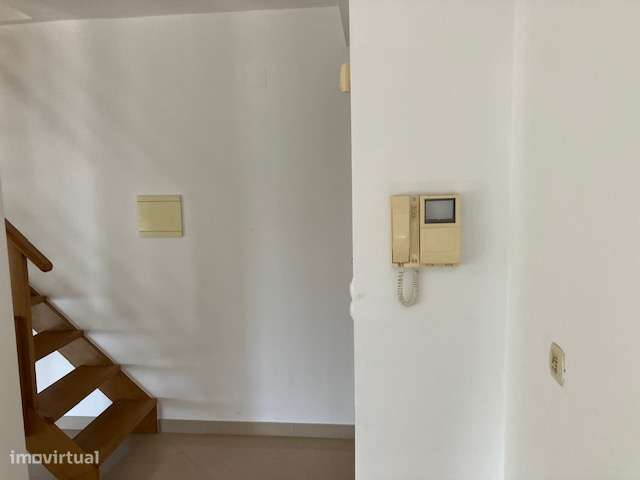 Lisboa Sul Almada Duplex T3 +1, com garagem-33