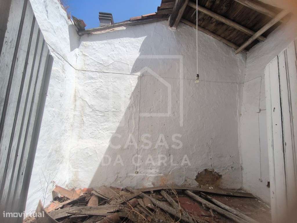 Moradia com 8 divisões e com quintal em Vila Alva-4