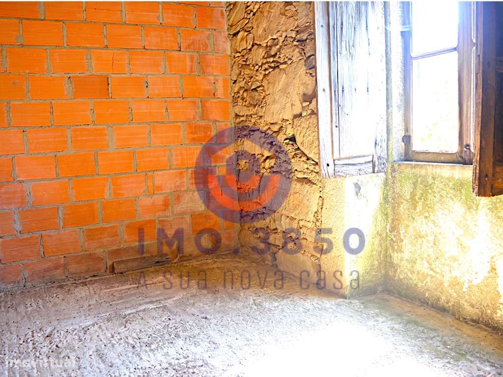 Moradia T3 em pedra para recuperação-14