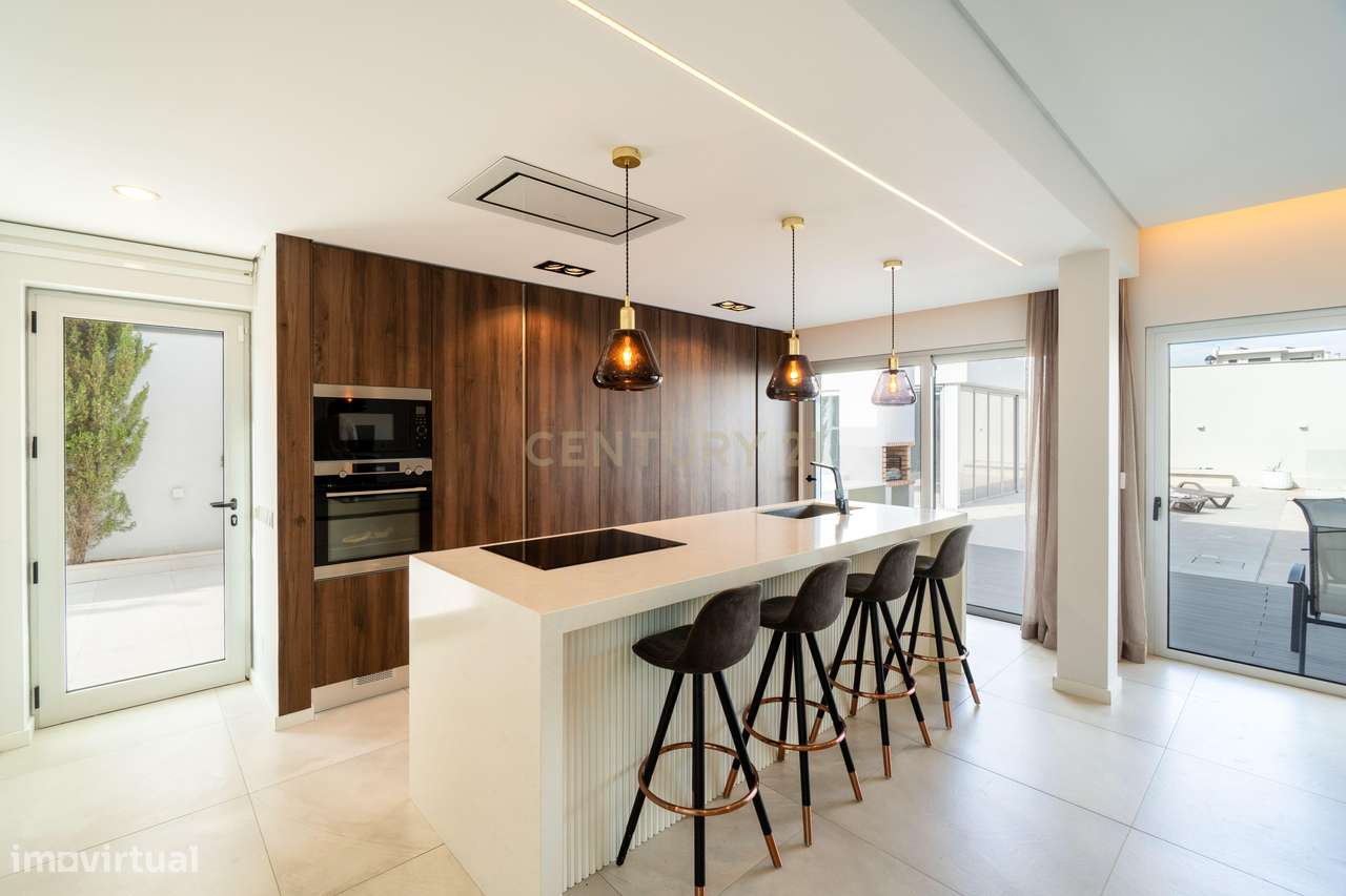 Moradia Contemporânea T3+2 | Zona Premium - Montenegro, Faro-8