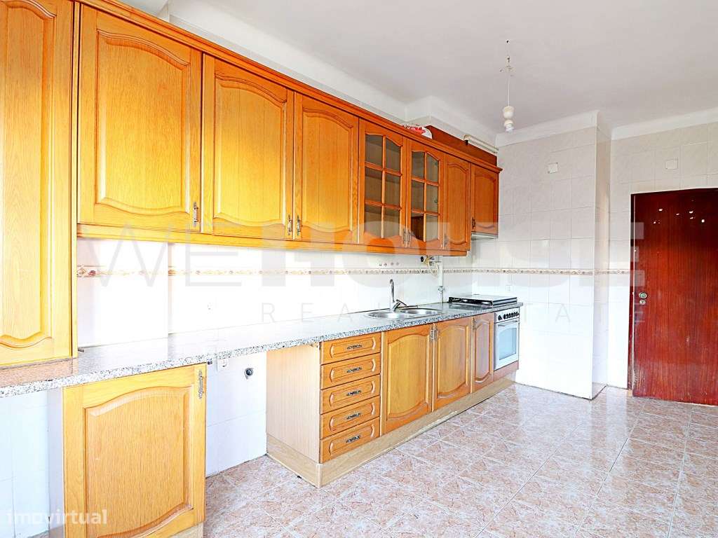 Apartamento T2 localizado em zona central da Baixa da Banheira - Grande imagem: 2/4