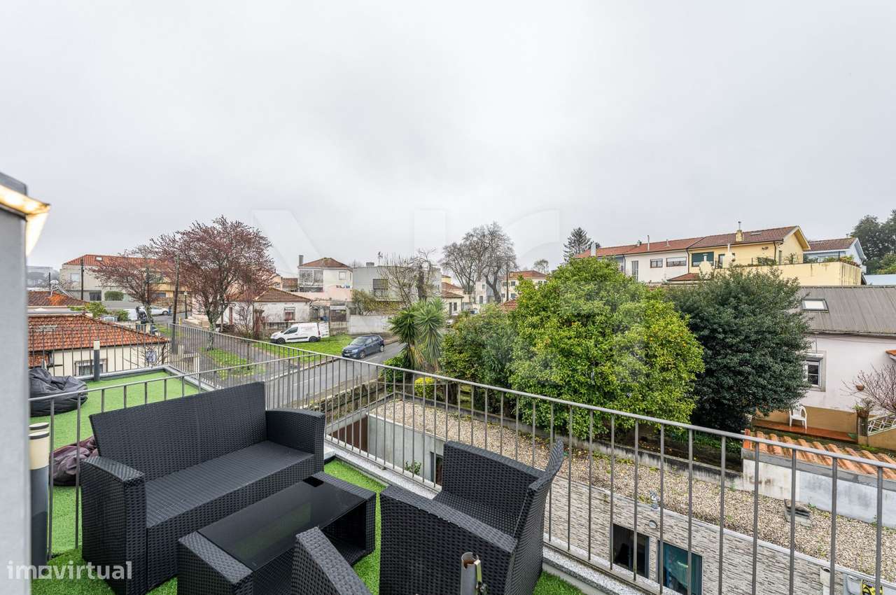 Moradia T3 com pátio, anexos e garagem em Paranhos - Porto-43