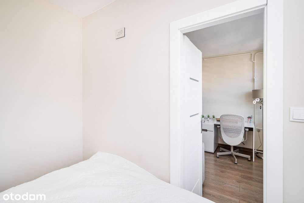 Kawalerka z dodatkowo wydzieloną sypialnią, stan idealny-8