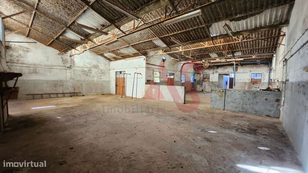 Armazém com logradouro em Paços de Ferreira - Grande imagem: 4/17