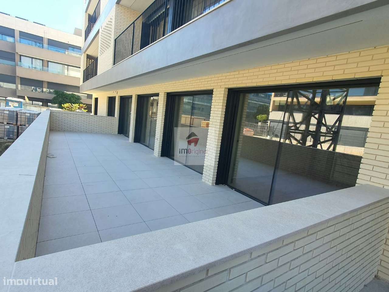 Novo T2+Office Terraço 2 Lug. Garagem a par, arrumo, Madalena-2