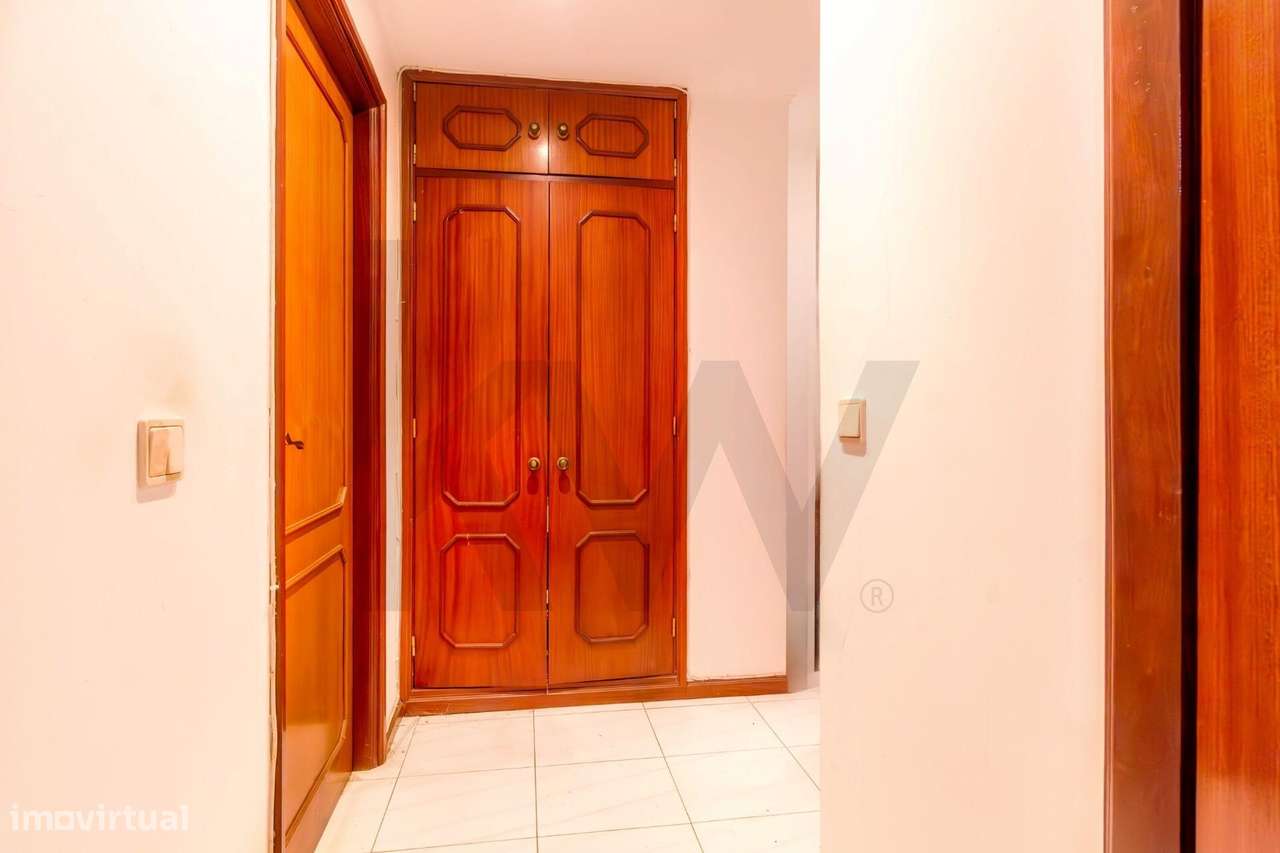 Apartamento T2 em Mafamude – Localização Privilegiada com Vistas Desaf-13