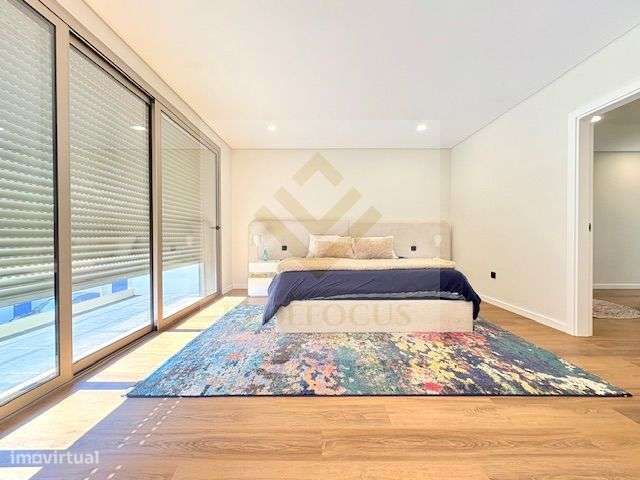 Moradia T4 de Luxo com Piscina e Jardim em Esmoriz-29