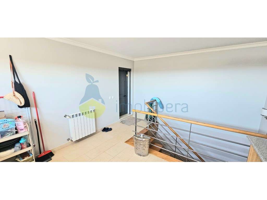 Moradia T4 com 260m2 de área e cave de 95m2, localizada no Monte da...-51