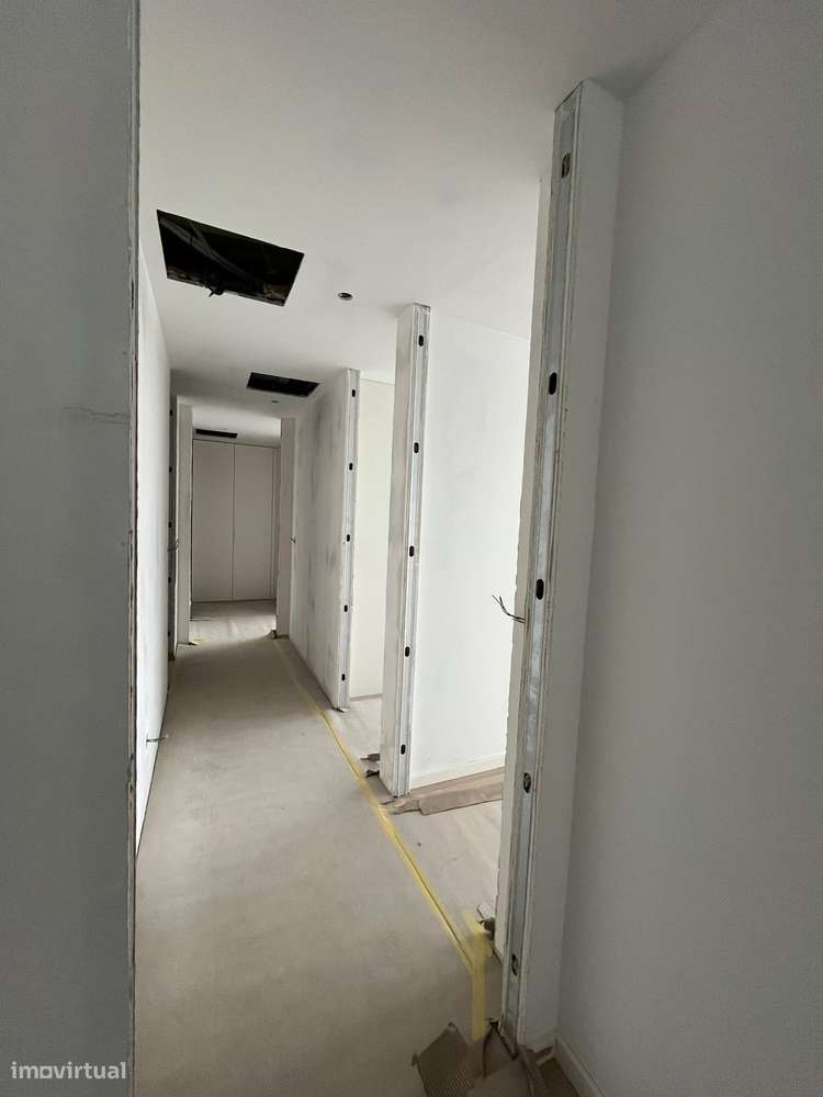 T3 novo com varanda, garagem e eficiência energética A+-17