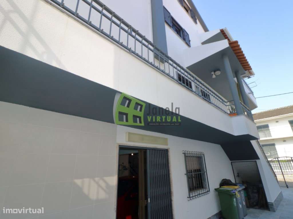 Moradia T3+1 com Quintal, Garagem em Vale de Milhaços-41