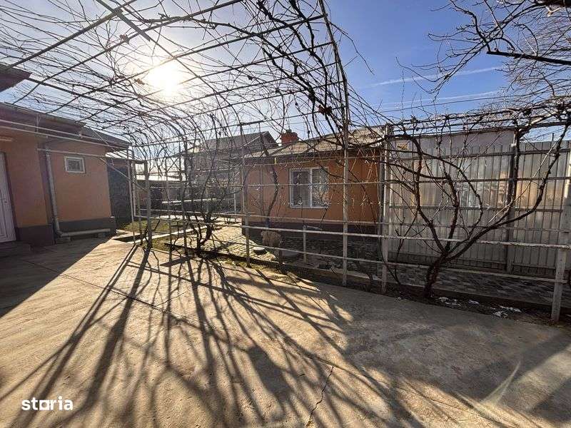 Casa, Chitila, cartierul Regina Maria, 3 corpuri de locuit, teren 548m - Imagine principală: 5/8