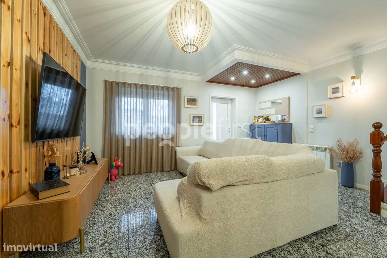 Moradia com garagem no centro da Senhora da Hora-5