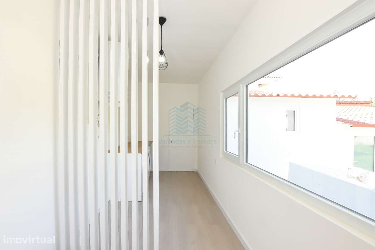 Moradia T3 remodelada com Anexos, Garagem e Poço.-9