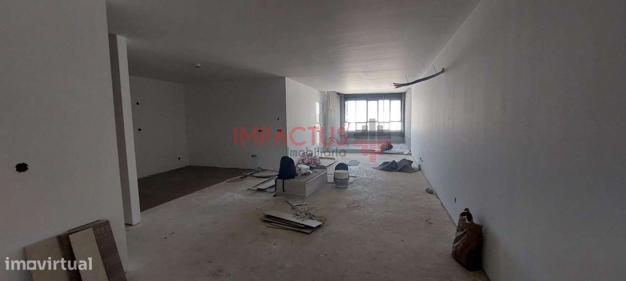 Apartamento T2 com terraço junto ao Metro-11