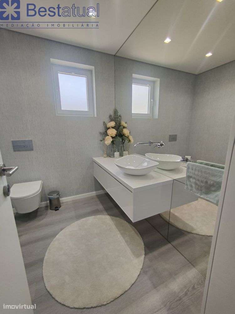 Moradia T 3 -4 frentes- de Luxo c/Piscina - Sande São Lourenço-36