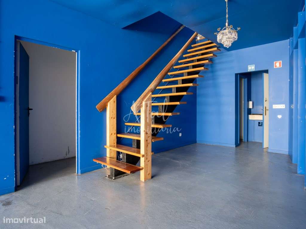 Loja / Espaço Comercial com Excelente Visibilidade para Arrendar - Grande imagem: 2/14