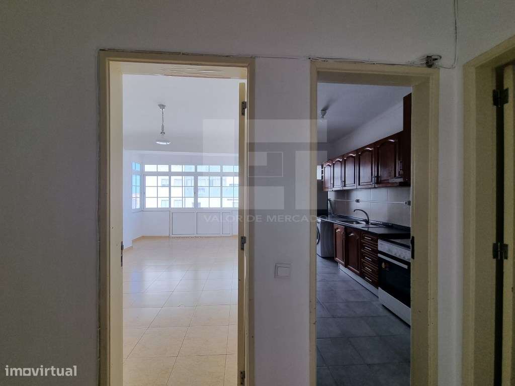 Apartamento T3 usado para venda em Mina de Água, Amadora.-23