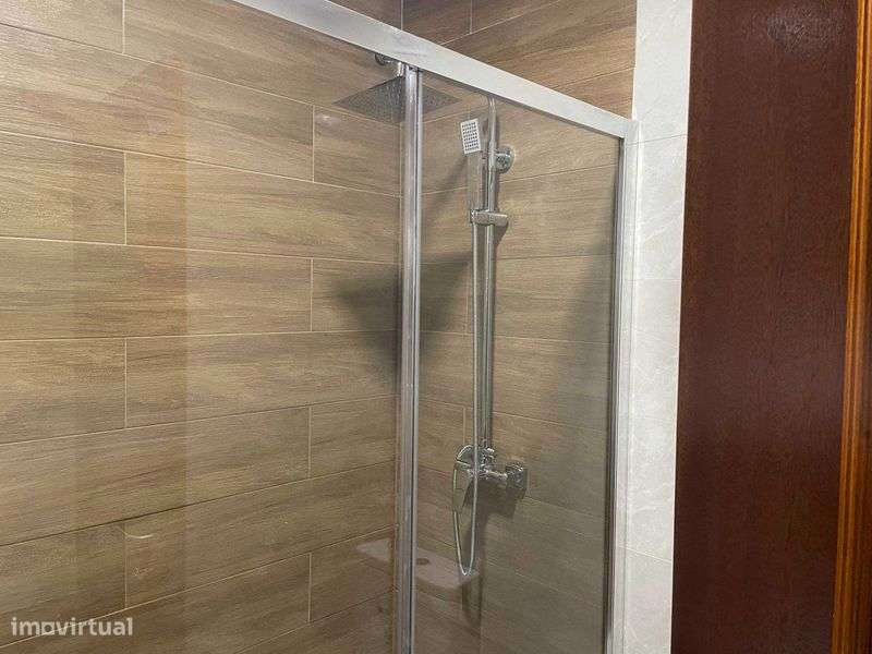 Arrenda-se apartamentoT1 mobiliado em pleno centro da cidade de Chaves - Grande imagem: 5/6