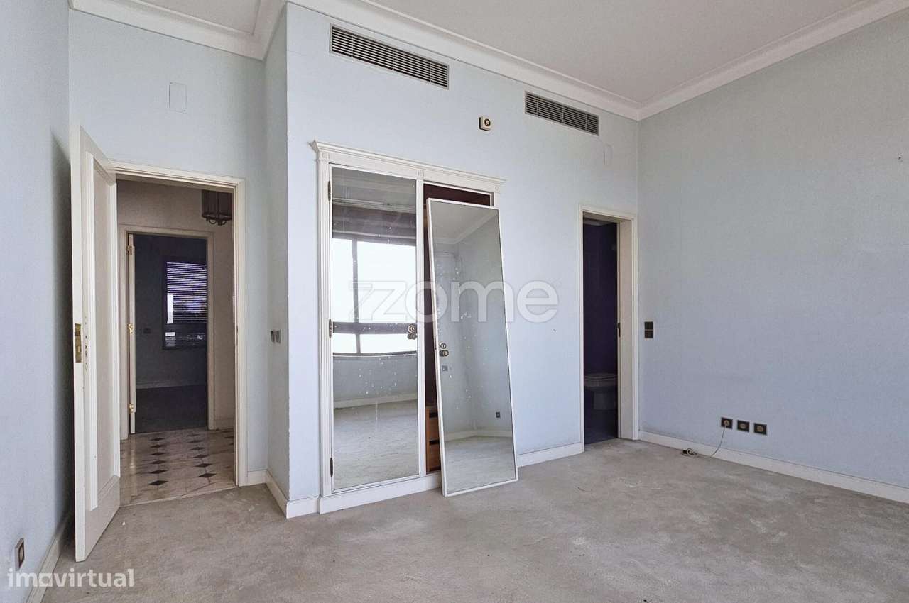 Moradia rara para Reabilitação – Vista Mar | São Pedro Estoril-17