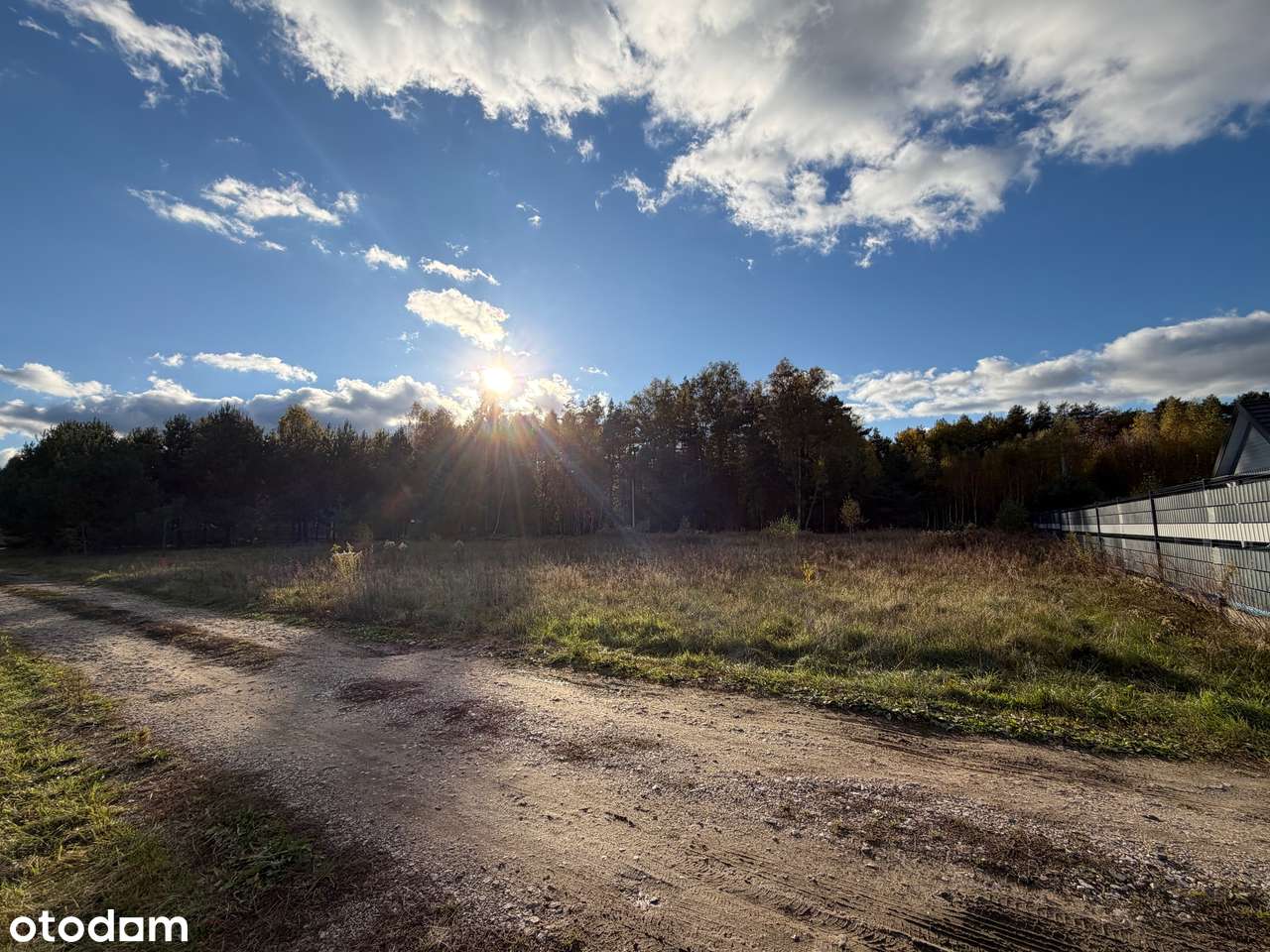 Działka 1300 m² z mediami, blisko natury-2