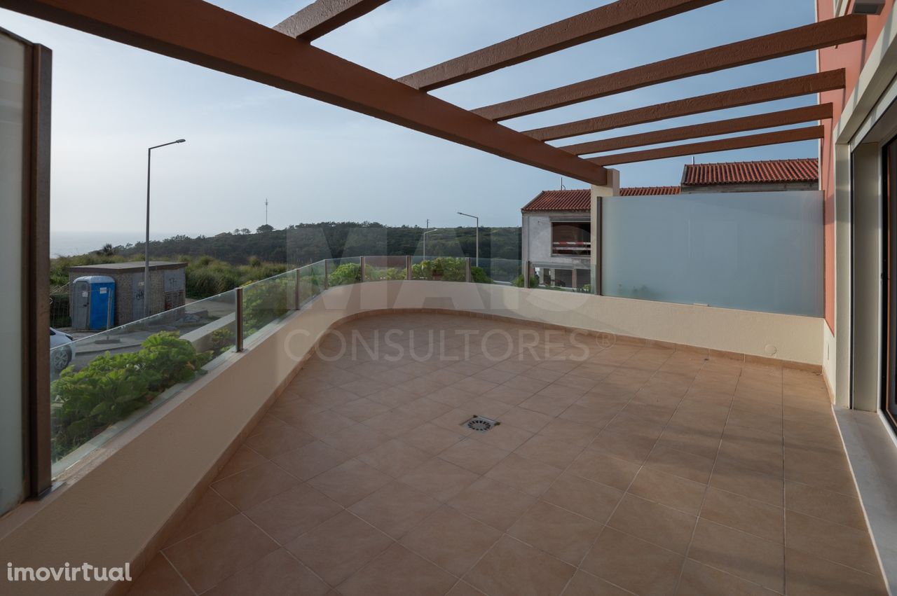 Oportunidade Única: Moradia T2+1 com Vista para o Mar no Barril, C...