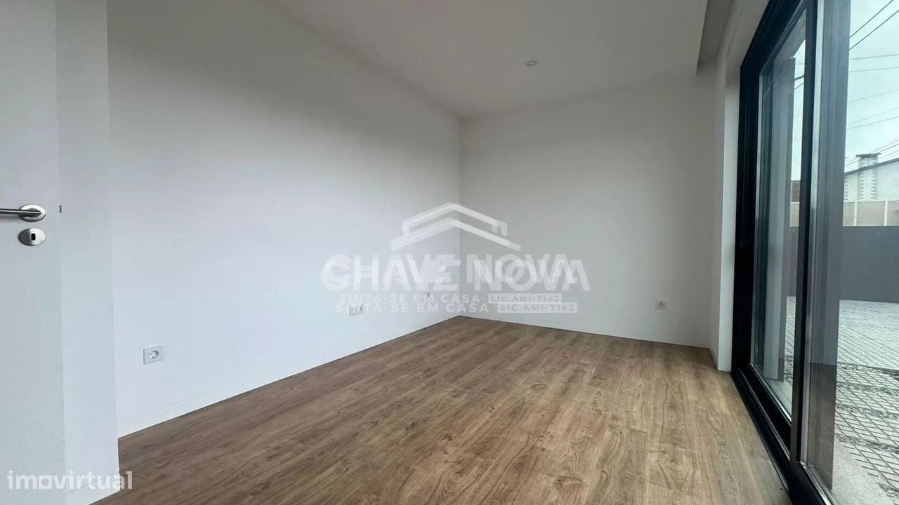 Moradia Geminada T3 Nova - Serzedo, Vila Nova de Gaia - Grande imagem: 4/19